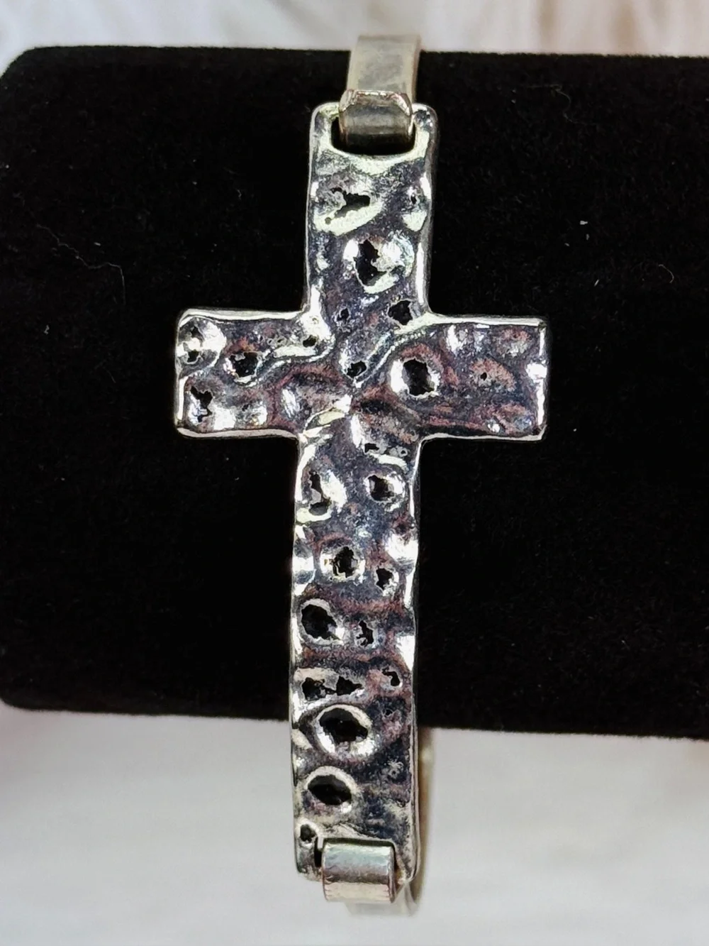 Vintage aged, Silvertone hammered cross bangle bracelet